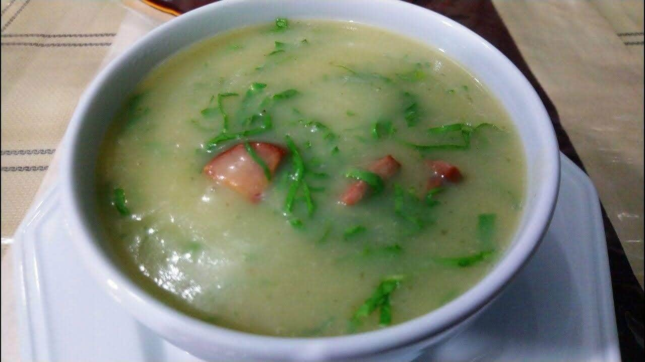 como fazer caldo verde com couve e calabresa