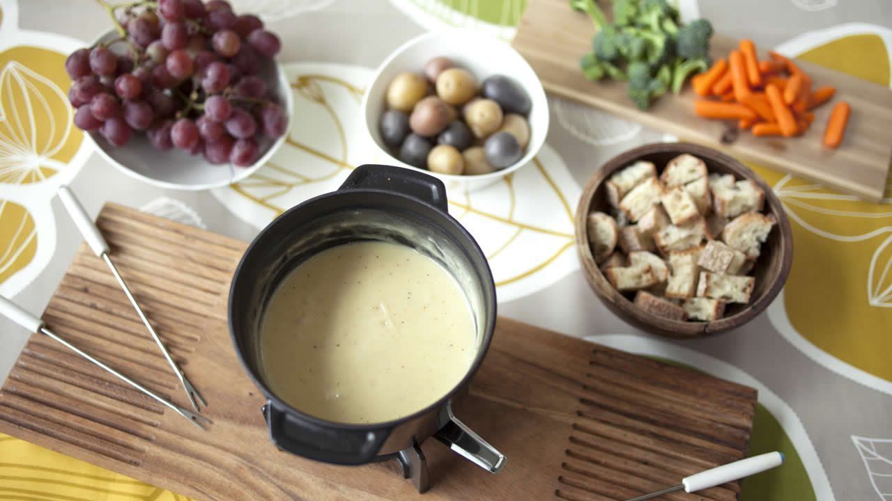 como fazer fondue de queijo tradicional