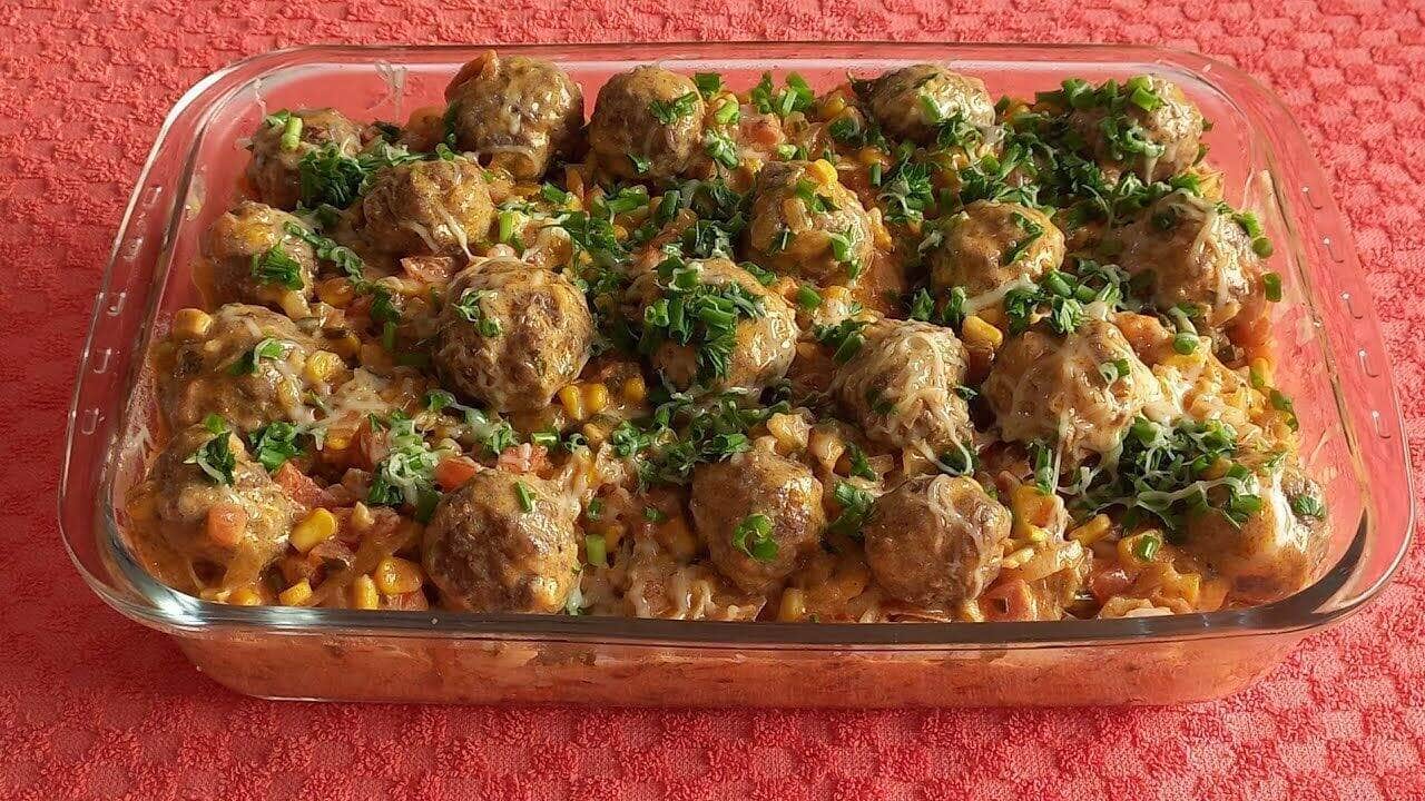 como fazer macarrão com almondegas