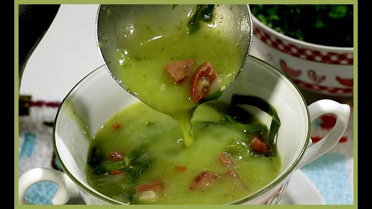 como fazer caldo verde com calabresa e couve