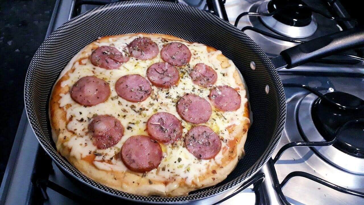 como fazer pizza de frigideira