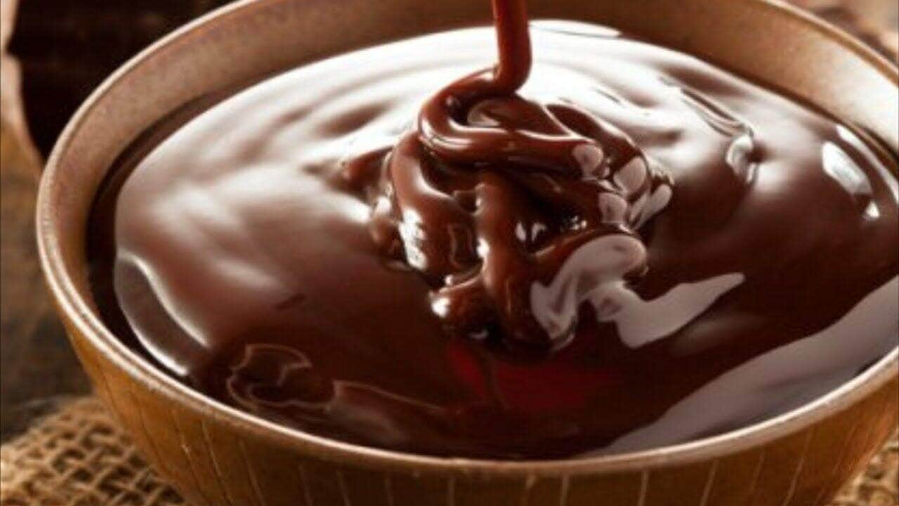 como fazer calda de chocolate para bolo