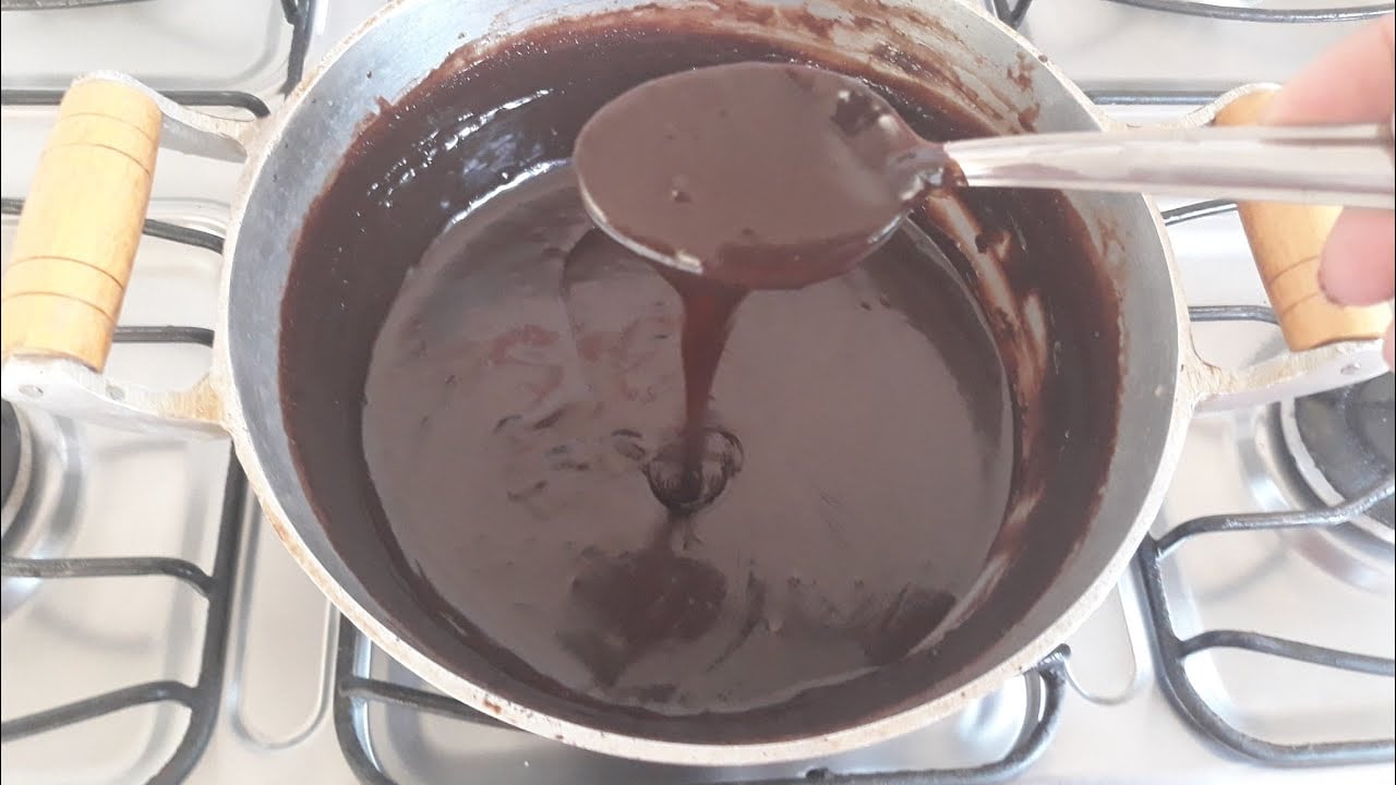 como fazer calda de chocolate com creme de leite