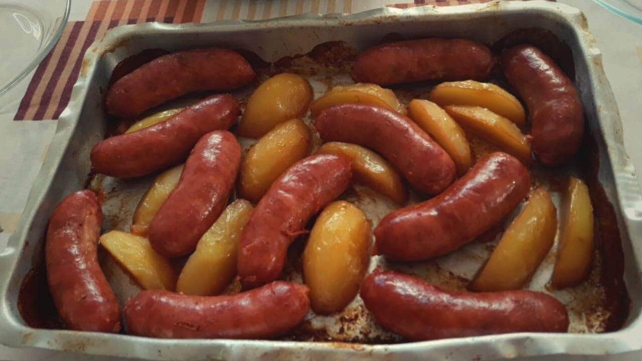 como fazer linguiça assada no forno