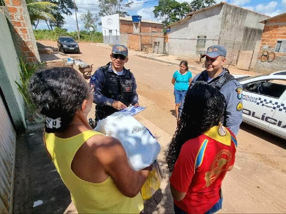 pm e setasc doam 230 cestas basicas para familias de vila rica e santa terezinha