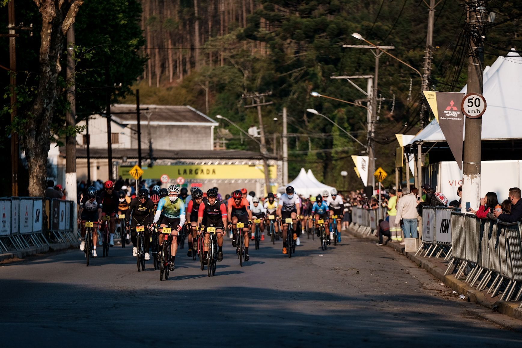 competicao leva 1 8 mil ciclistas as ruas do rio