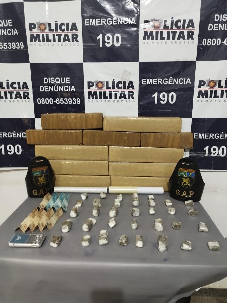 dois homens sao presos e 11 tabletes de maconha apreendidos pela pm