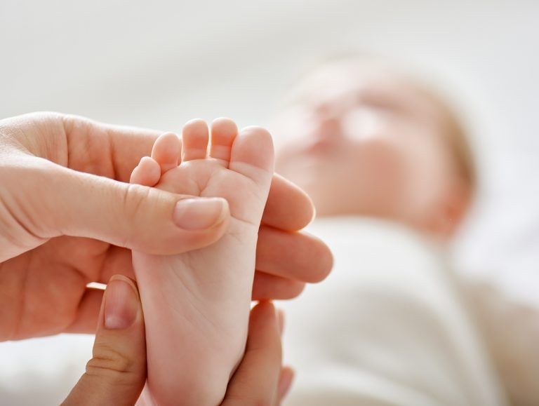 entenda a importancia do teste do pezinho para a saude do bebe