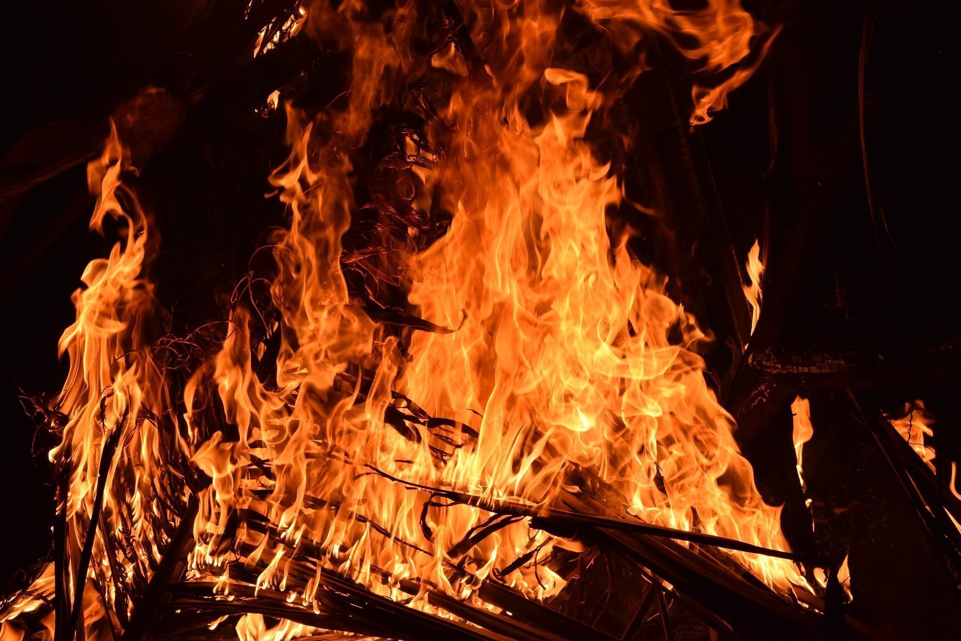 Corpo é encontrado em chamas dentro de carro em Mato Grosso