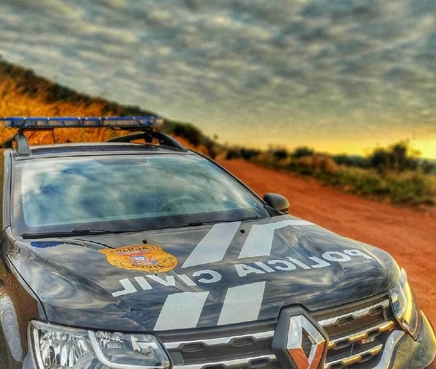 homem e preso em flagrante pela policia civil apos invadir residencia de ex companheira e tentar enforca la