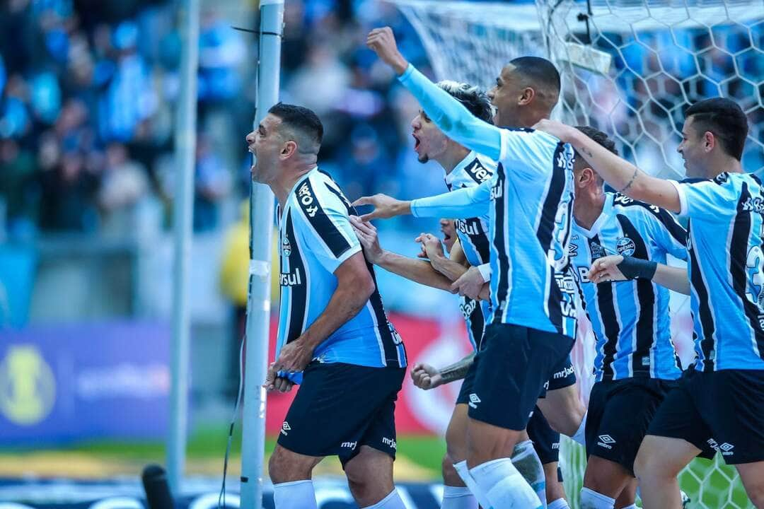 lg noticias com presena a de 30 mil torcedores gra mio vence sampaio corra a na arena com dois gols de diego souza 32723