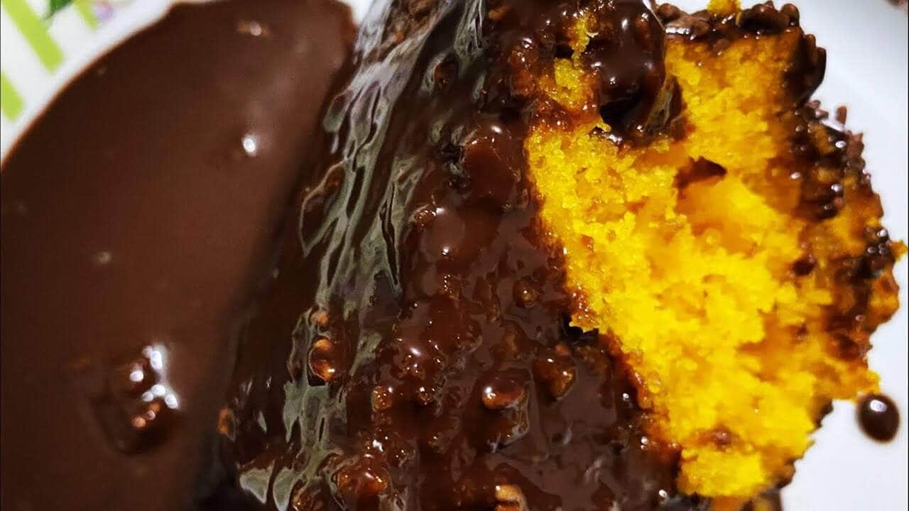 como fazer calda de chocolate para bolo de cenoura