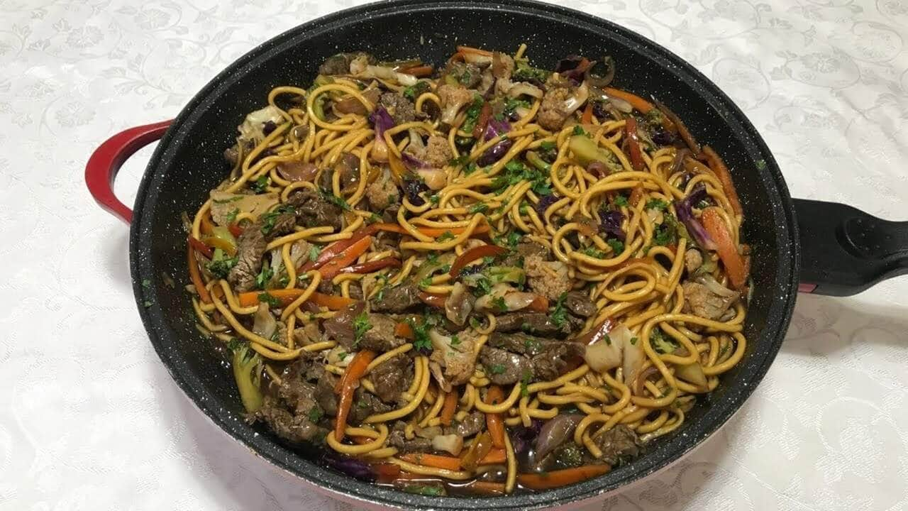 como fazer yakisoba com carne