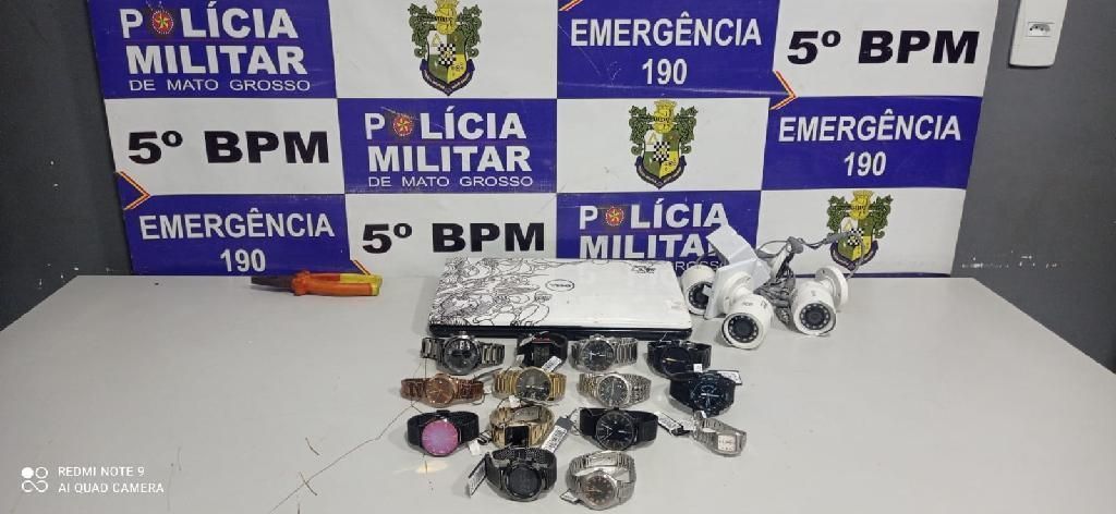policia militar recupera 14 relogios notebook e cameras furtados em otica
