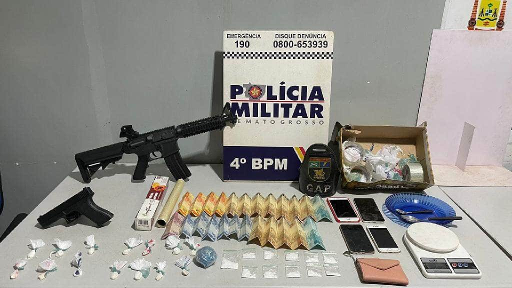 quadrilha e presa com simulacro de fuzil pistola e drogas em varzea grande