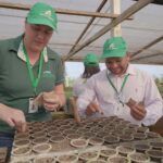 sementes doadas para reflorestamento sao plantadas pela secretaria de meio ambiente