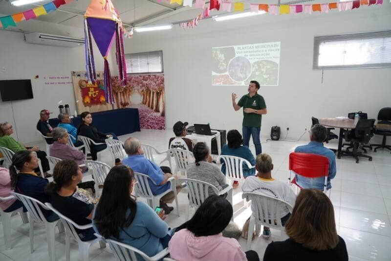 uso de plantas medicinais e tema de palestra no cras de lucas do rio verde