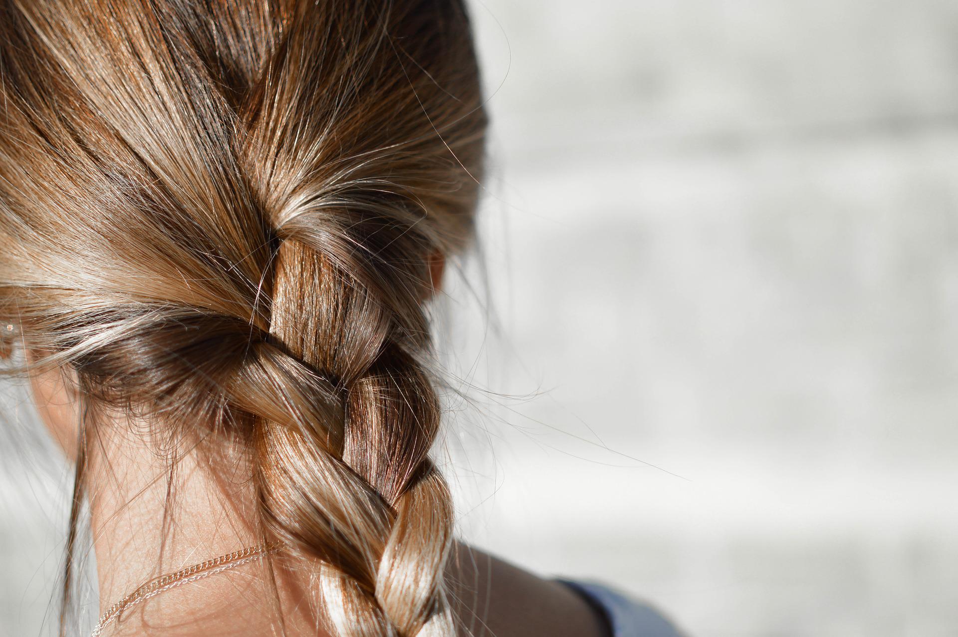 A queda de cabelo pode estar relacionada à dieta?