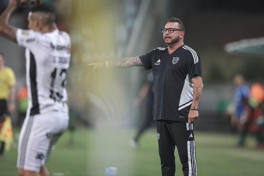 Turco Mohamed balança novamente no comando do Atlético Mineiro; demissão pode acontecer a qualquer momento. Foto: Pedro Souza/Atlético Turco Mohamed balança novamente no comando do Atlético Mineiro; demissão pode acontecer a qualquer momento. Foto: Pedro Souza/Atlético