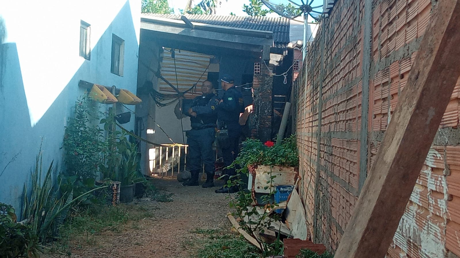 Homem é esfaqueado em residência no bairro Parque das Araras,