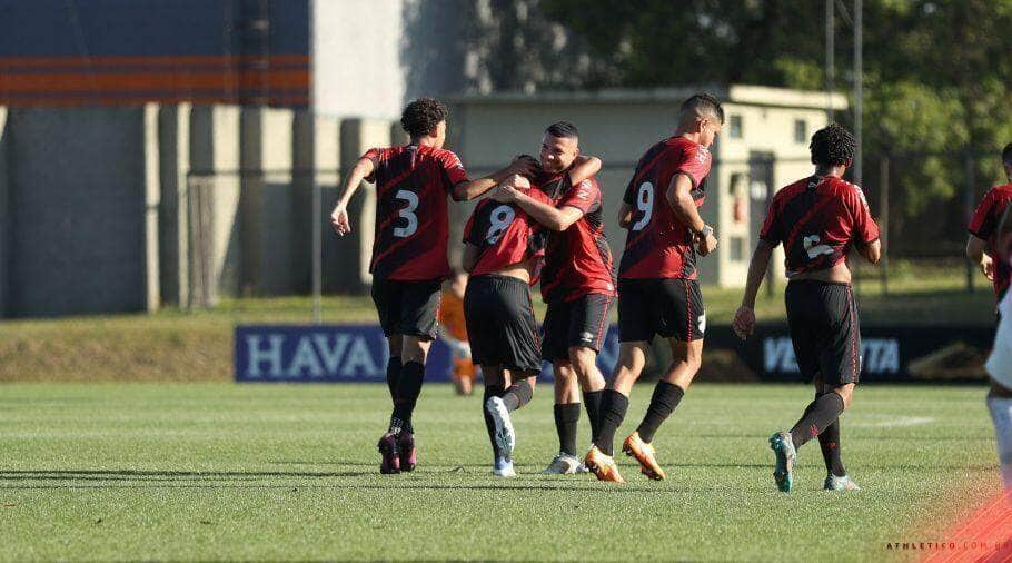 brasileirao sub 20 athletico pr bate o gremio de virada e entra no g 4 do grupo b