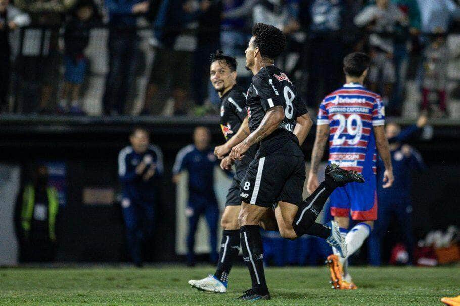 com gol no fim red bull bragantino vence o fortaleza pelo brasileirao assai