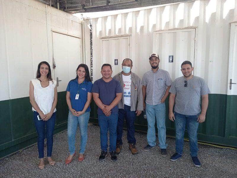 como referencia container de castracao recebe visita de servidores de