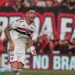 diante do atletico go sao paulo volta a vencer no brasileiro