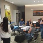 gestao miguel vaz apresenta projeto do centro cultural durante reuniao com o estado