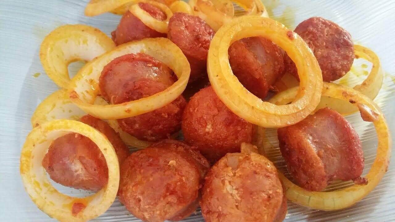 linguiça acebolada