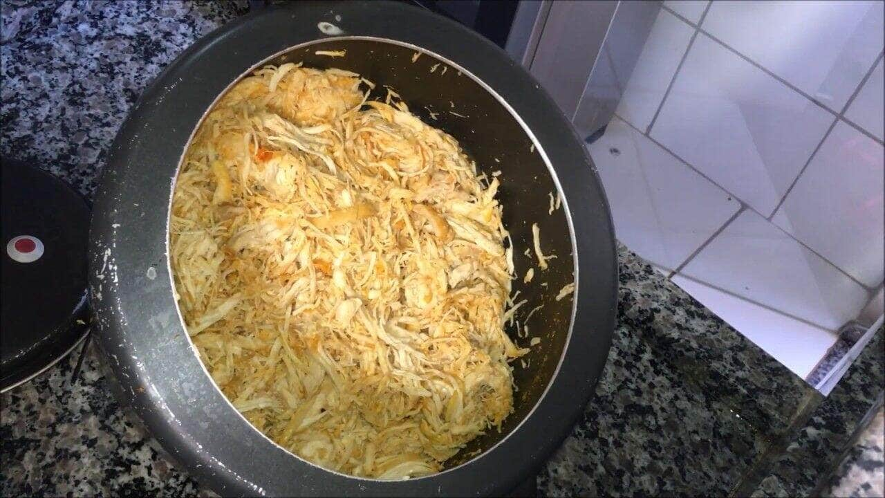 frango desfiado na panela de pressão