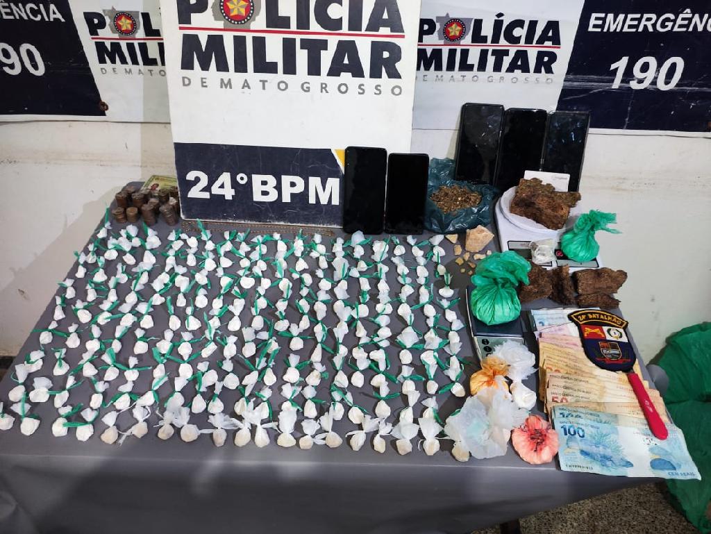 pm prende homem com mais de 200 porcoes de drogas no bairro pedra 90