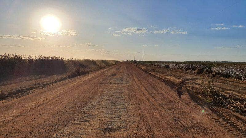 prefeito miguel vaz apresenta projeto de pavimentacao da linha 13 aos produtores