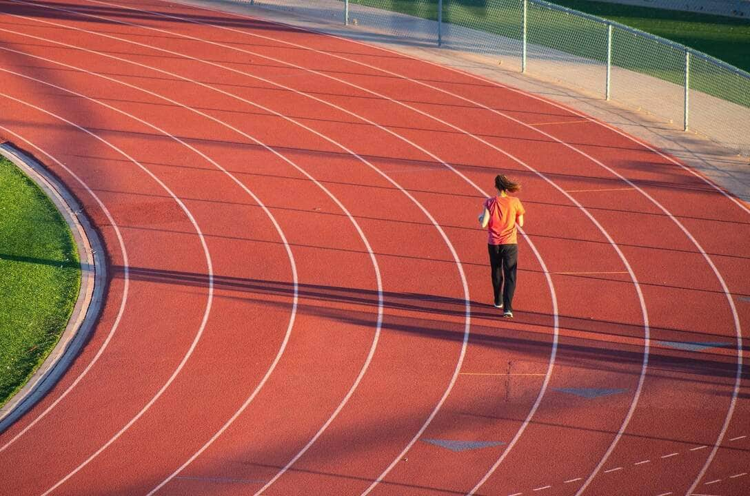 Como melhorar os sintomas da menopausa? Praticando esportes!