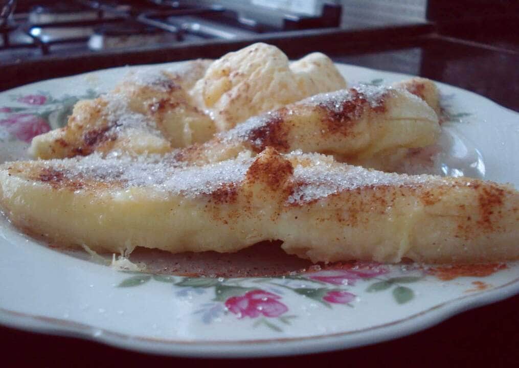 banana frita com canela