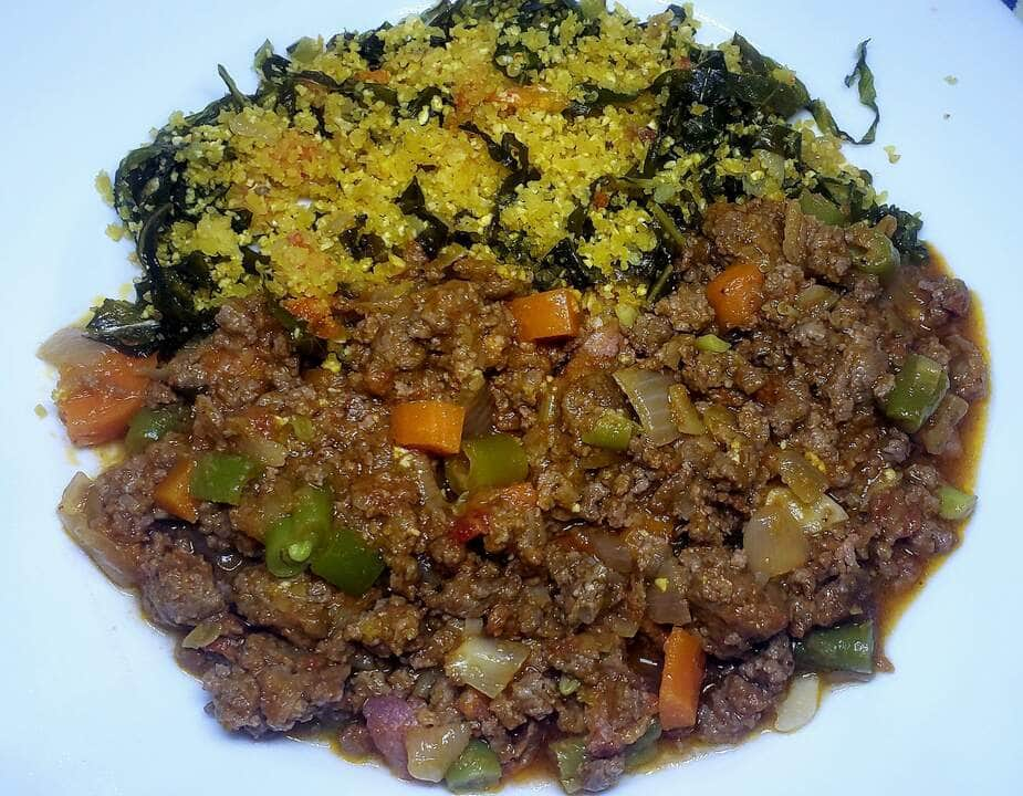 carne moída com legumes