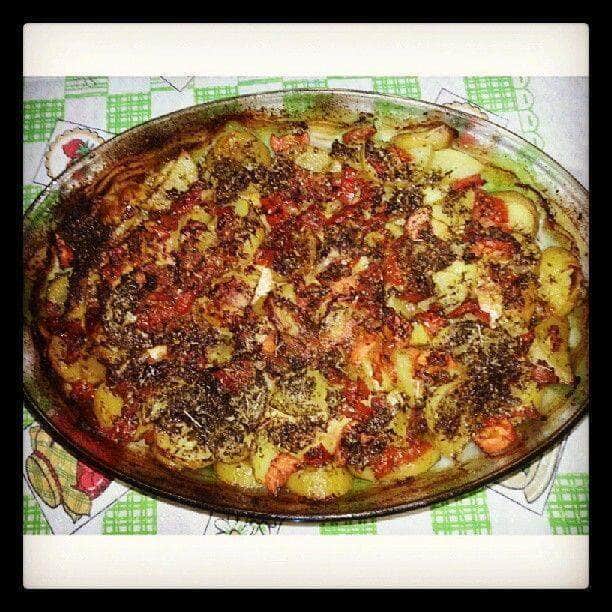 coxa e sobrecoxa de frango assada com batata