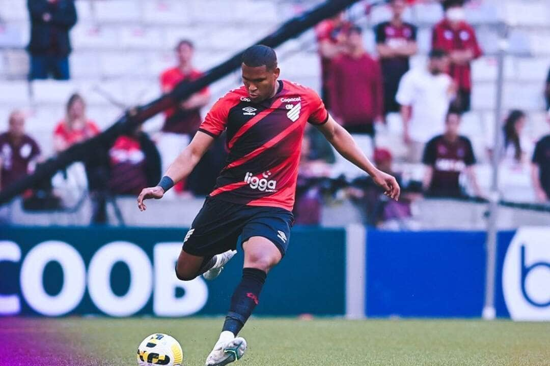 Athletico Paranaense x Estudiantes; onde assistir e as escalações do jogo desta quinta (4) pela Libertadores. Foto: Gustavo Oliveira/Athletico