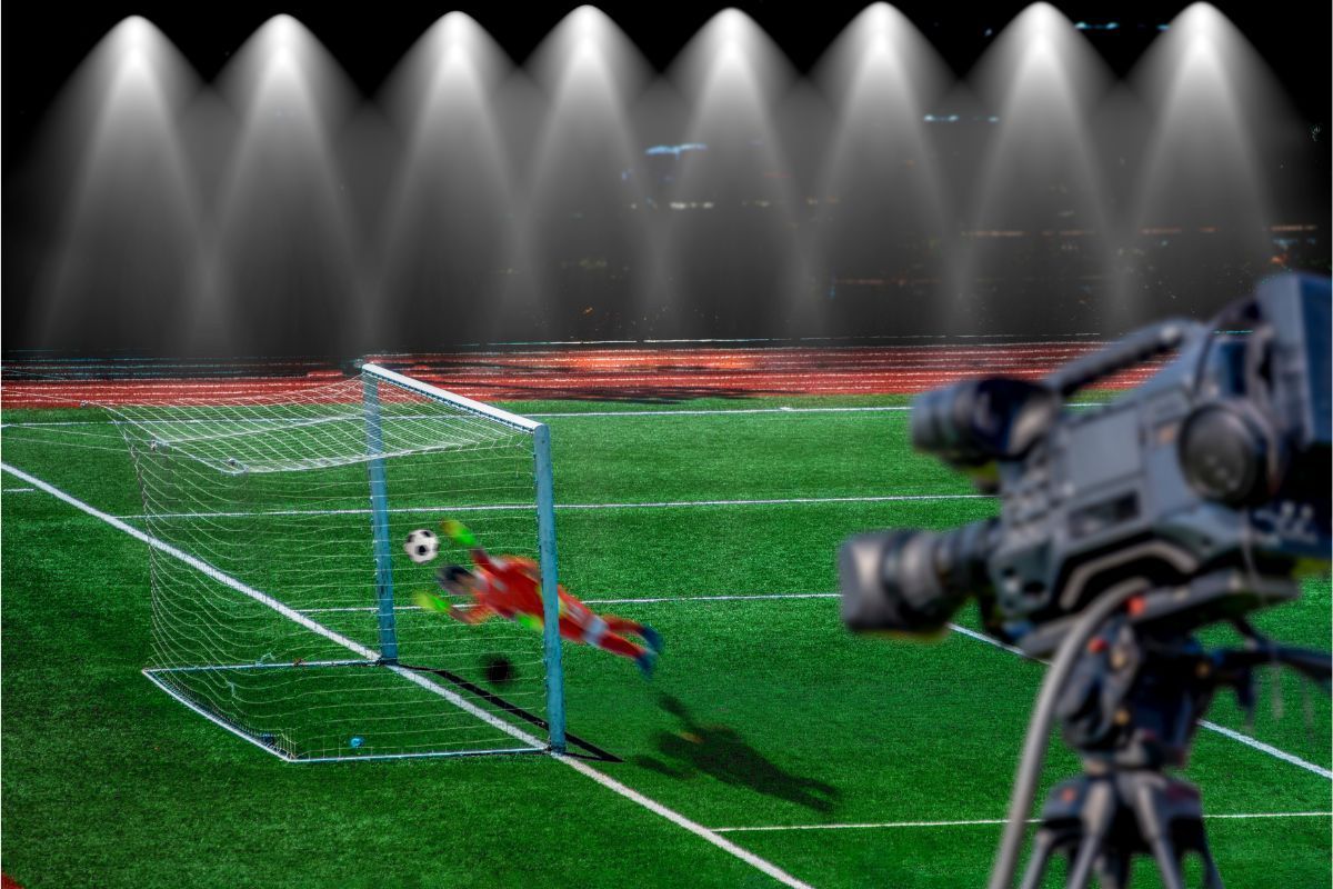 Impedimento automático: Uefa vai testar nova tecnologia durante a Liga dos Campeões da Europa; veja como funciona. Foto: Canva