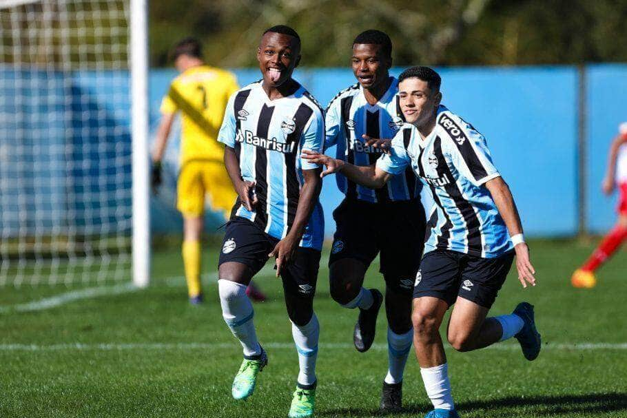 atletico mg athletico pr cruzeiro gremio internacional e santos triunfam pelo brasileirao sub 17