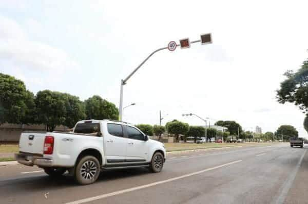 com base nos ultimos 6 dias 720 multas seriam aplicadas diariamente por velocidade acima do limite