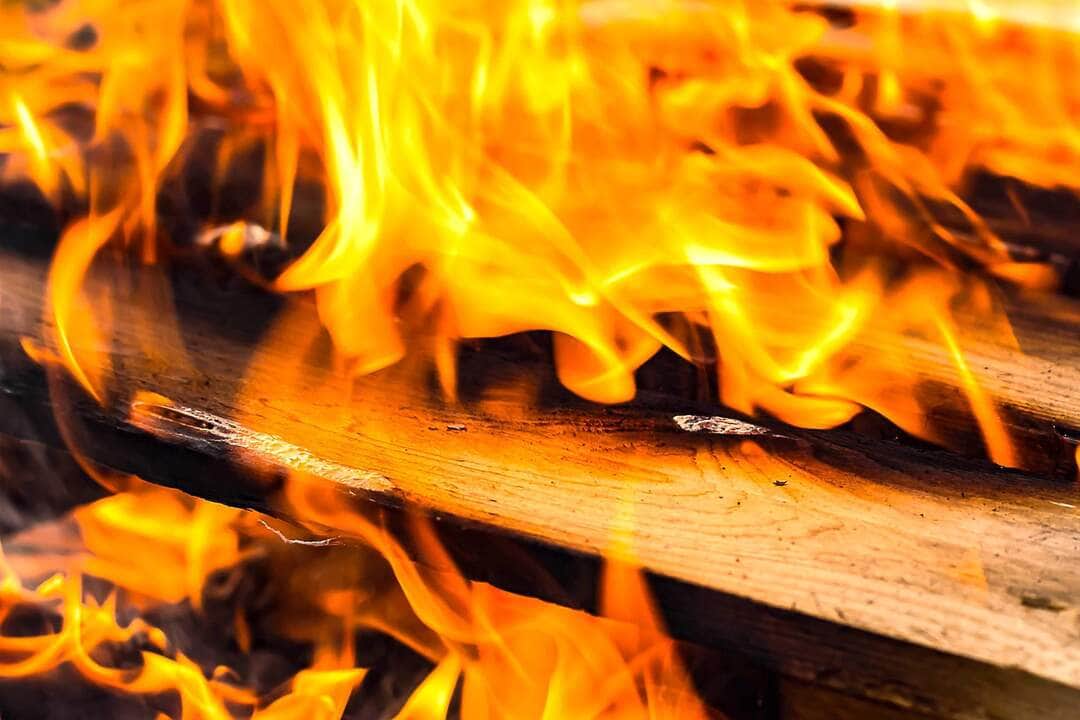 Mãe é presa após ameaçar atear fogo nos filhos em Mato Grosso