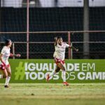 internacional derrota o flamengo no jogo de ida das quartas de final do brasileirao feminino neoenergia