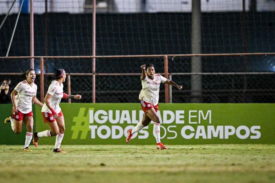 internacional derrota o flamengo no jogo de ida das quartas de final do brasileirao feminino neoenergia