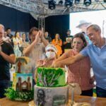 mais de 10 mil bolos e refrigerantes sao distribuidos em comemoracao de aniversario de lucas do rio verde
