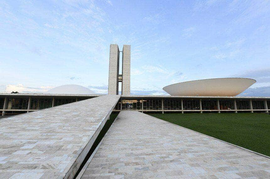 mais de 9 mil candidatos disputam uma vaga de deputado federal nas eleicoes de outubro