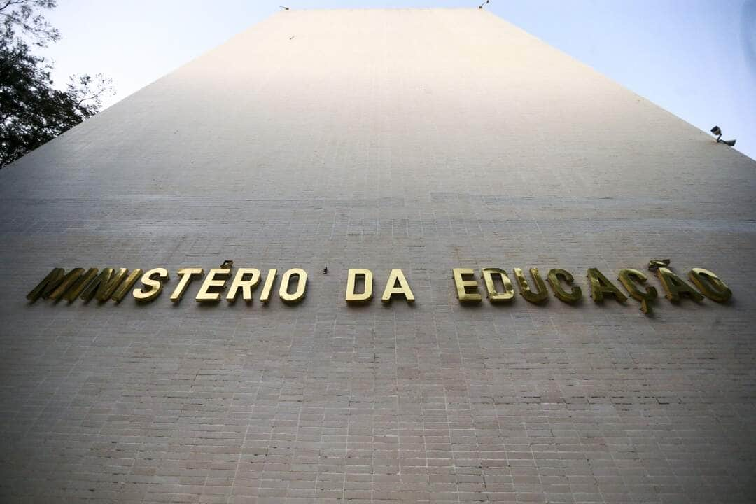 mais de 9 mil estudantes recebem hoje bolsa permanencia scaled