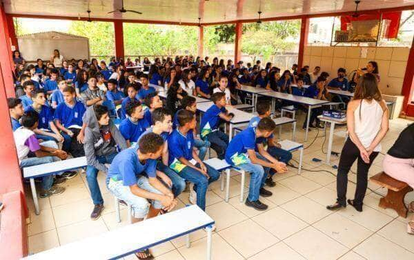 pneumologista alerta estudantes para os riscos do cigarro eletronico ou tradicional