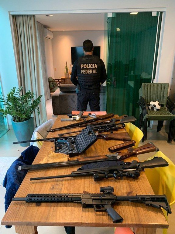 policia federal investiga crimes de contrabando trafico internacional de armas de fogo acessorio e municao e associacao criminosa