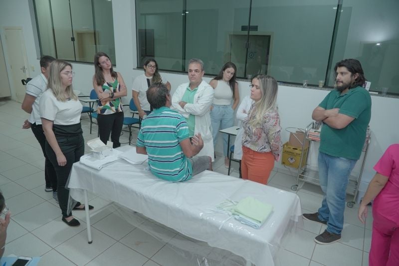 profissionais de saude participam de curso sobre tratamento de hanseniase